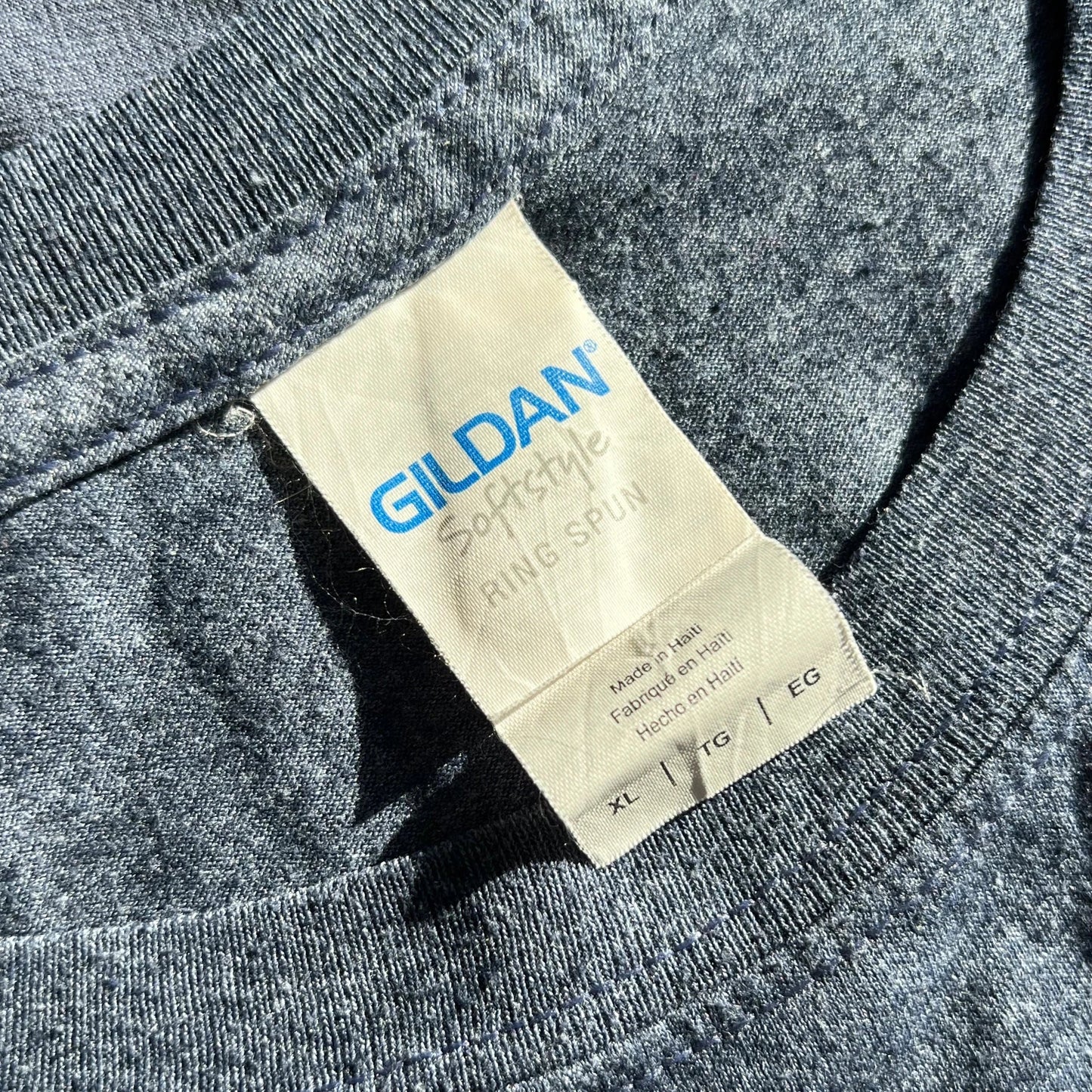 Gildan softstyle label with garment details on a navy blue t-shirt