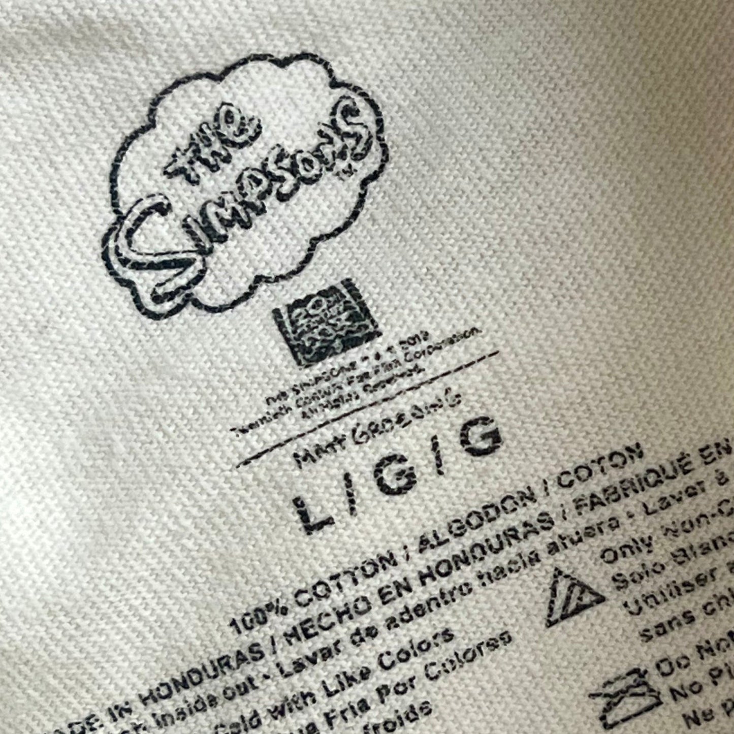 Detailed carelabel with 'The Simpsons' logo and garment details