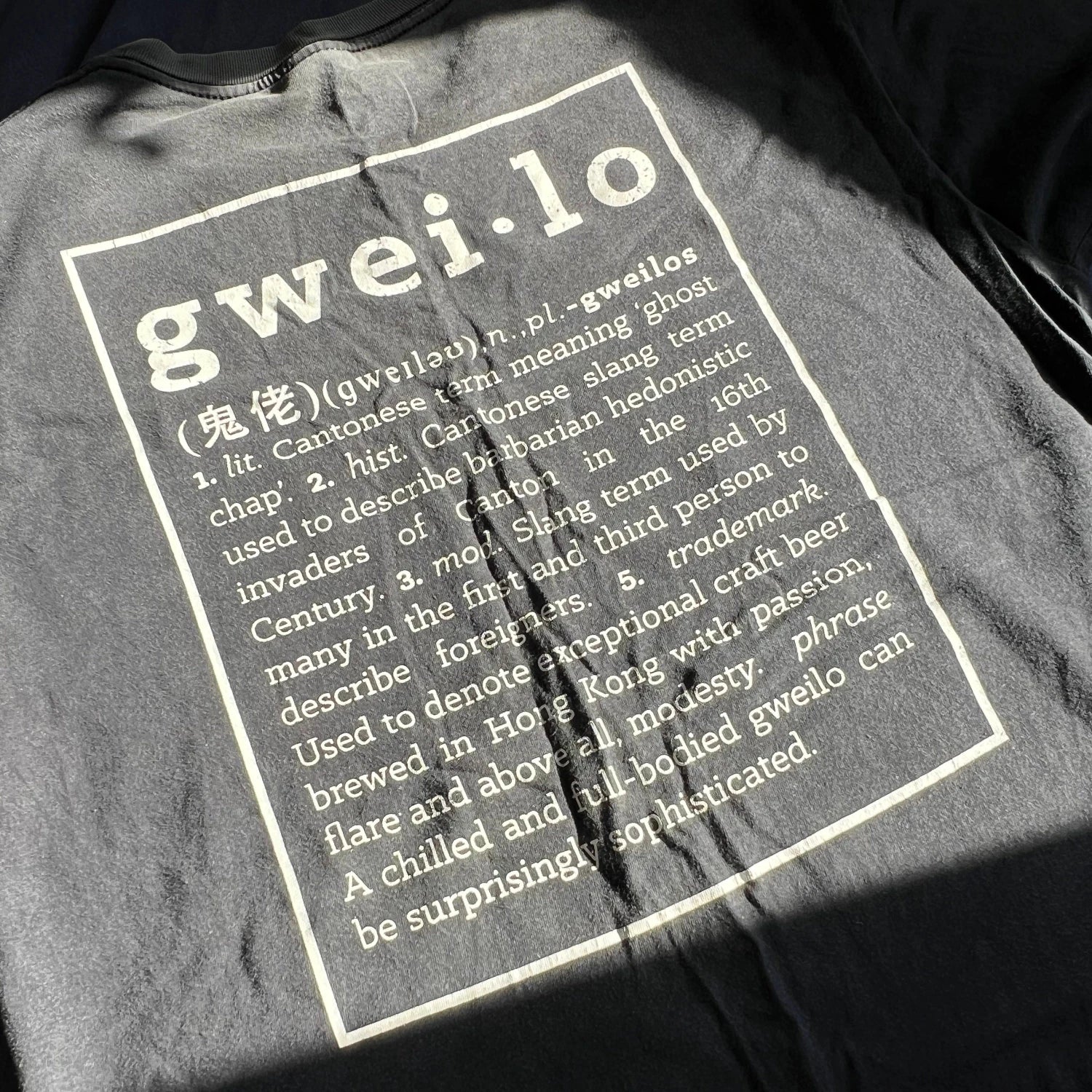 Gweilo_Black T-shirt with brand definition